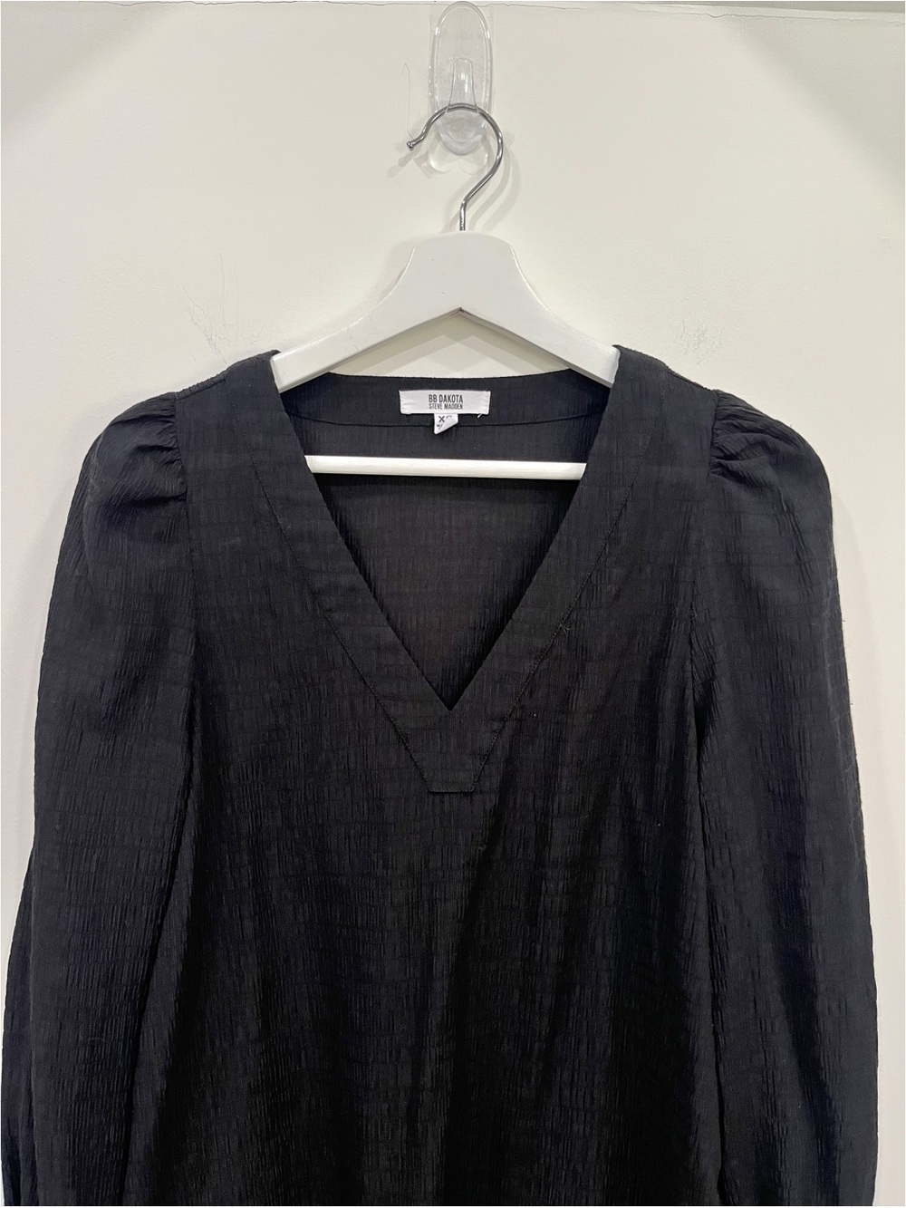 BB Dakota by Steve Madden Black Textured Mini Dress XS Puff Sleeve V-Neck - Picture 7 of 9